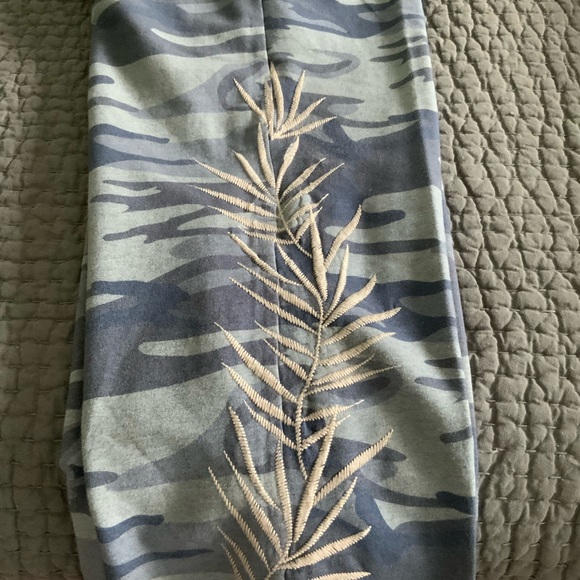 NWOT, Johnny Was embroidered floral capri pants in camo style pattern.  Medium - Picture 4 of 5